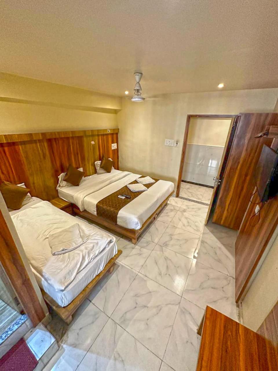 Hotel Mourya Residency Navi Mumbai Kültér fotó